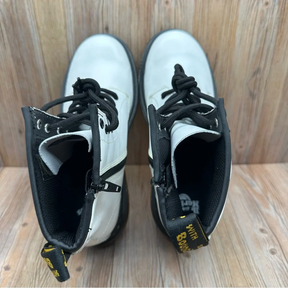 Dr. Martens 1040Y Youth Boots Size 5 White Patent Smooth Leather Lace up